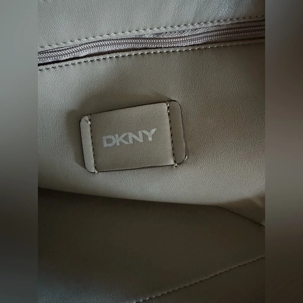 DKNY Winston Gray Leather Bag Like New Condition - Picture 7 of 8